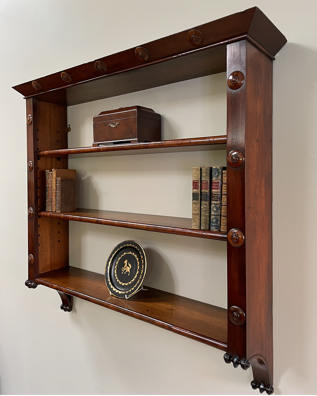 Vintage Wall Shelf Designs for Classic Home Decor